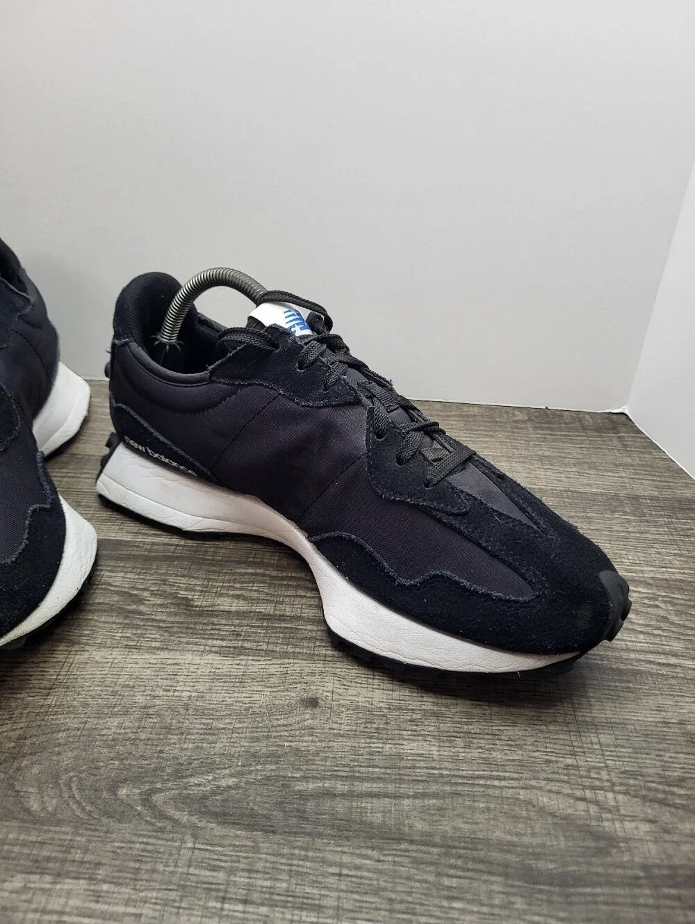 New Balance 327 Black White Lifestyle Shoe Sneakers Men's Size 9.5